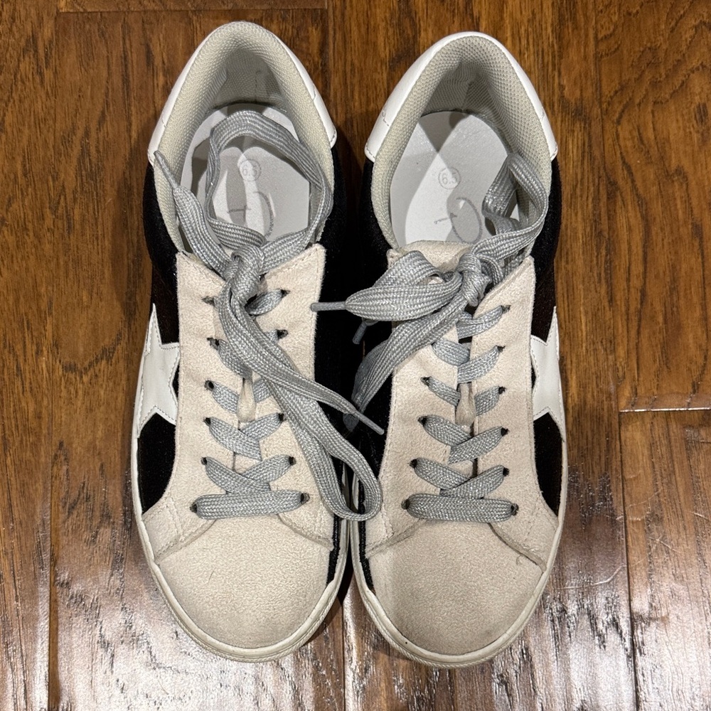 Stylish Black and White Women's Sneakers